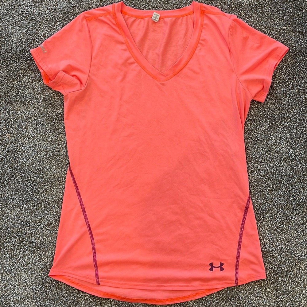 UNDER ARMOUR v-neck heatgear top